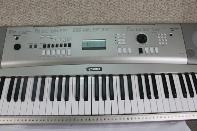 yamaha-keyboard-ypg-235-tres-bon-et-disponible-big-1