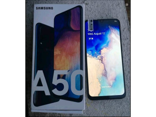 Téléphone Portable Samsung Galaxy A50 nan boîte Full accessoires disponibles.