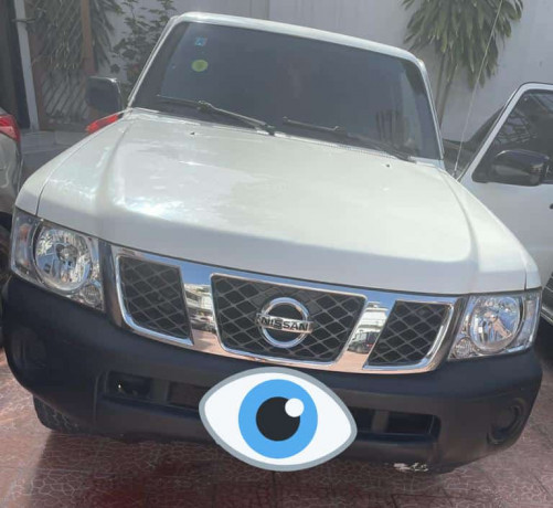 nissan-patrol-2010-big-0